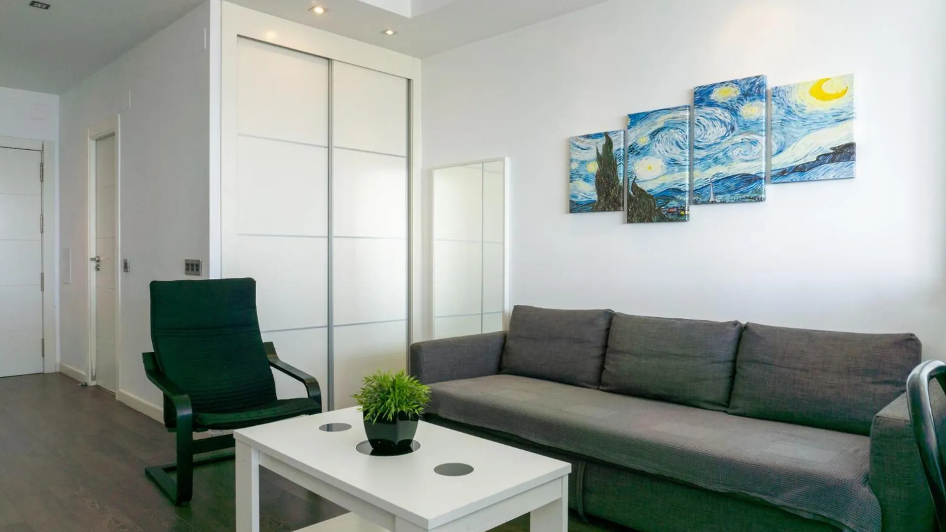 Beach Apartment Guadalmar Малага