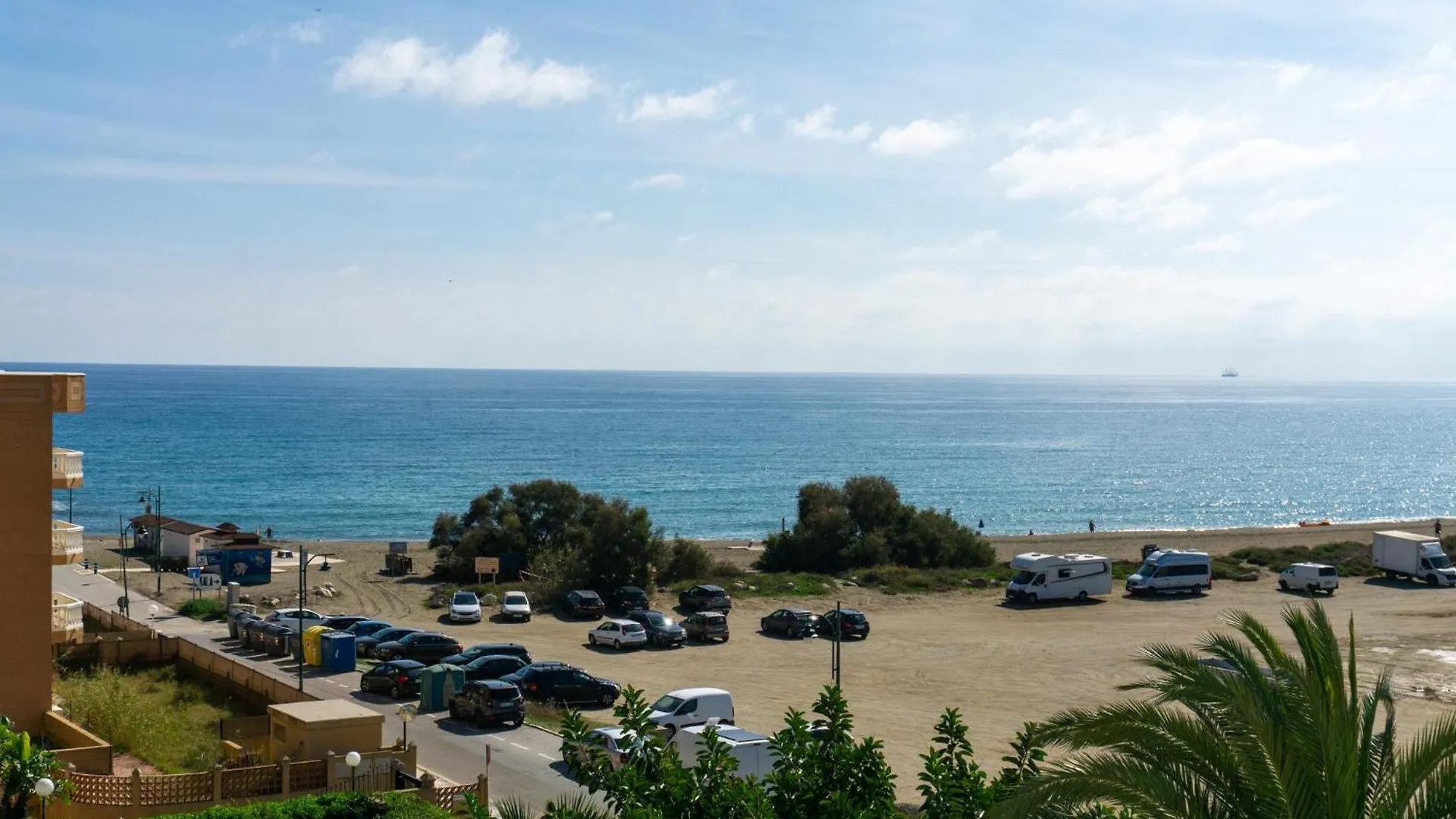 Beach Apartment Guadalmar Малага