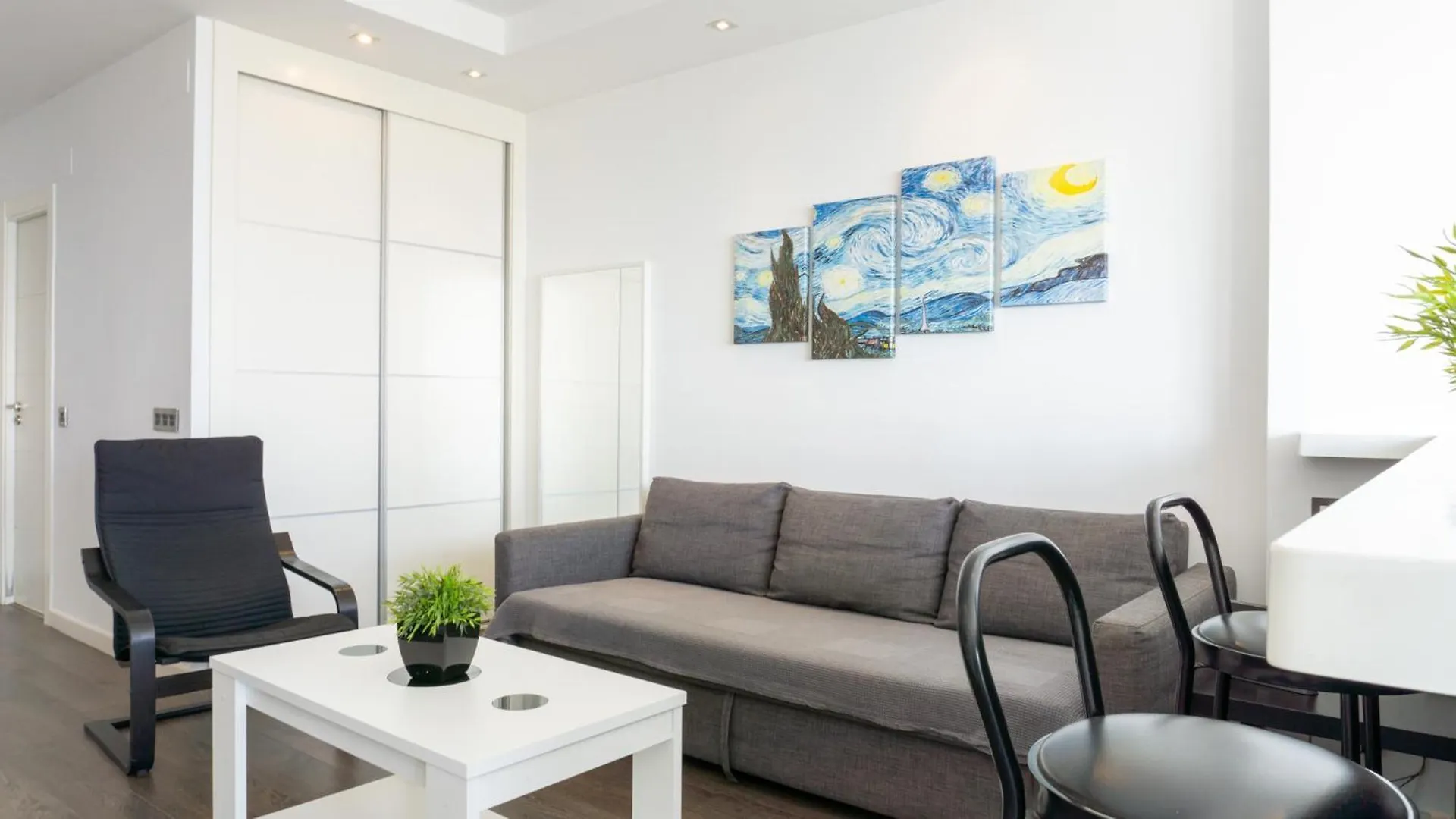 Beach Apartment Guadalmar Малага